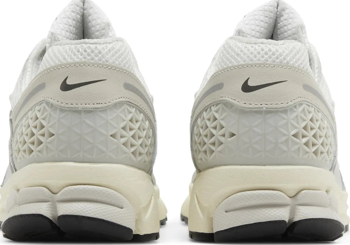 Platinum Tint Nike Vomero Zoom 5 0803